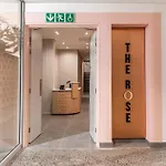 The Rose 201-2Bedroom Apartment With Rooftop Pool